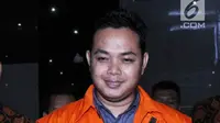 Pihak swasta perantara suap, Eka Kamaluddin usai menjalani pemeriksaan perdana pascaterjaring operasi tangkap tangan (OTT) KPK, Jakarta, Jumat (11/5). Eka diperiksa sebagai tersangka dugaan suap APBN-P 2018. (Merdeka.com/Dwi Narwoko)