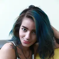 Ibu tiga anak ini mengaku telah menceritakan masalah rumah tangganya pada kuasa hukumnya. Beralasan takut salah dalam menjawabnya. (Galih W. Satria/Bintang.com)