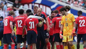 Thomas Tuchel, Pelatih Timnas Inggris, saat jeda pertandingan persahabatan internasional antara Inggris dan Selandia Baru di Stadion Raymond James pada 6 Juni 2026 di Tampa, Florida. (Richard Pelham/Getty Images via AFP)