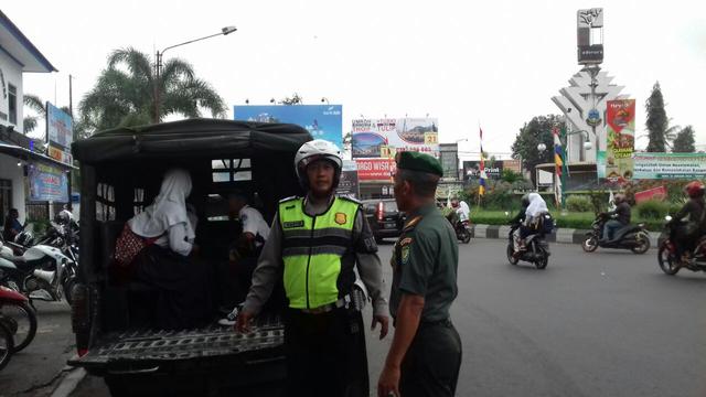 Tak Ada Angkot, Delman di Garut Pun Jadi