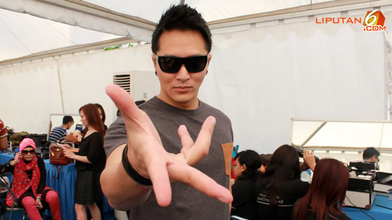 demian-121203b.jpg