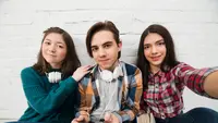 8 Kebiasaan yang Dianggap Biasa oleh Generasi Lama, tetapi Bisa Menyinggung Gen Z