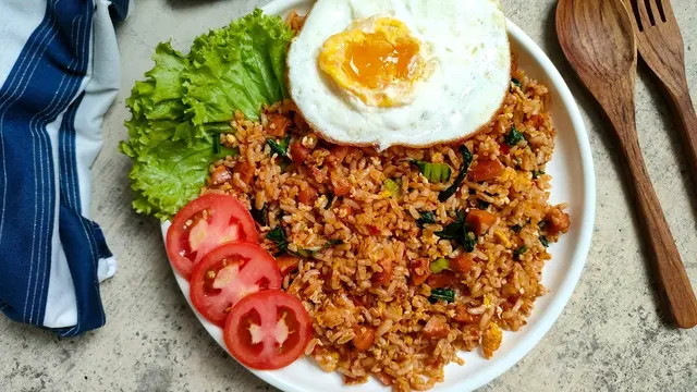 Terungkap! Ternyata Ini Rahasia di Balik Kelezatan Nasi Goreng Pedagang Kaki Lima