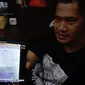 Pujiyanto Menunjukkan Surat Laporan Indra Tarigan Ke Polda Banten. (Rabu, 30/11/2022). (Yandhi Deslatama/Liputan6.com).