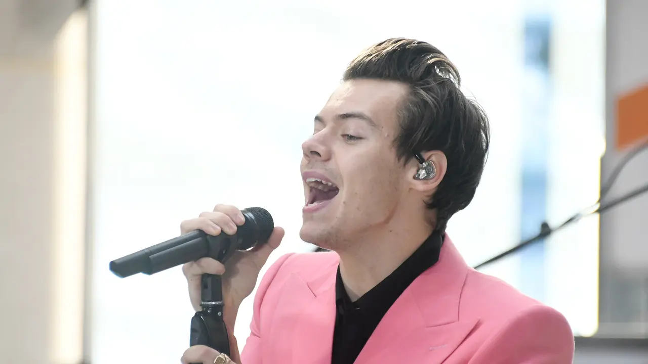 [Bintang] Harry Styles Tampil Keren di Today Show