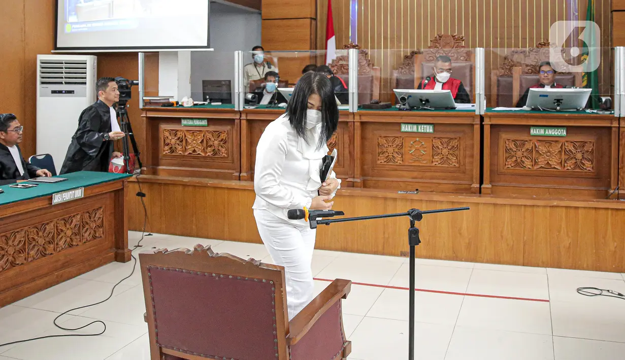 Terdakwa kasus pembunuhan Brigadir Yosua Hutabarat atau Brigadir J, Putri Candrawathi tiba untuk menjalani sidang lanjutan di Pengadilan Negeri Jakarta Selatan, Jakarta, Rabu (26/10/2022). Sidang itu beragenda mendengarkan pembacaan putusan sela. (Liputan6.com/Faizal Fanani)