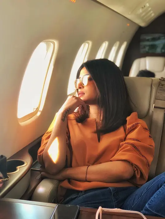 Akan tetapi Priyanka Chopra mengaku senang dengan perhatian yang diberikan penggemar kepada dirinya. Menurutnya sorotan penggemar adalah sebuah pencapaian bagi seorang artis. (Foto: instagram.com/priyankachopra)