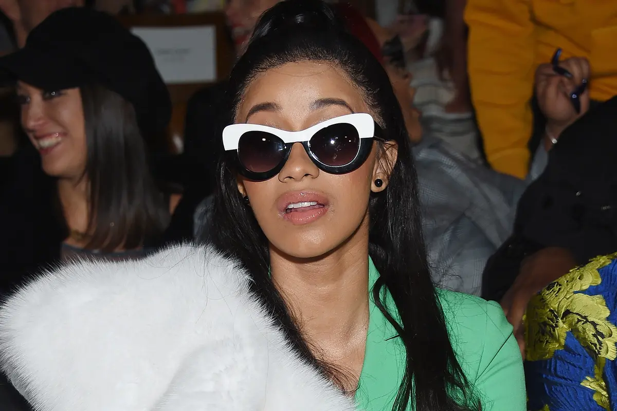 [Bintang] Cardi B