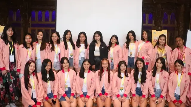 6 Potret Sydney Azkassya Bareng Finalis GADIS Sampul 2024, Jadi Momen Tak Terlupakan