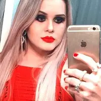 Memiliki wajah cantik bukan berarti walikota seksi ini kebal dari hukum. Lidiane Leite kini menjadi buronan polisi Brasil. 
