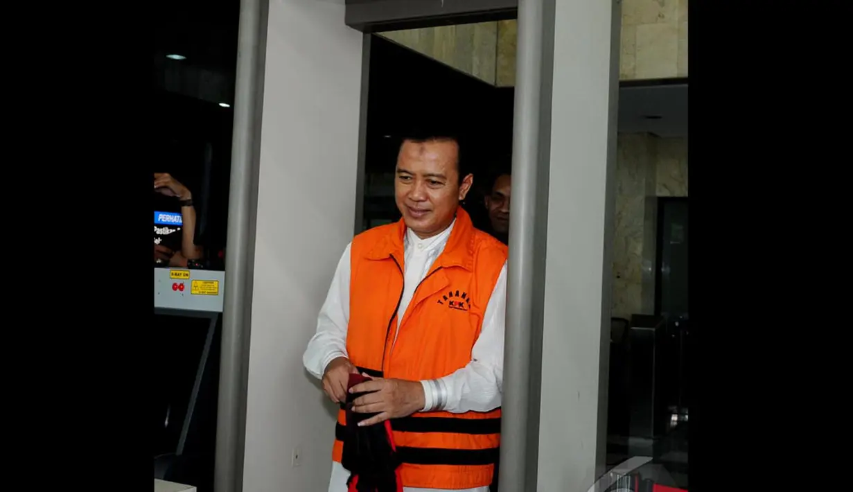 KPK memperpanjang masa tahanan Ade Swara tersangka kasus dugaan keterlibatan tindak pidana pemerasan di Karawang atas nama PT. Tatar Kertabumi, Jakarta, Jumat (12/9/2014) (Liputan6.com/Andrian M Tunay)
