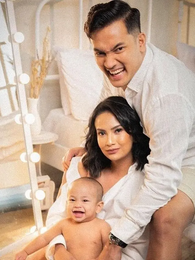 6 Gaya Pemotretan Terbaru Vanessa Angel dan Bibi Ardiansyah, Mesra Banget