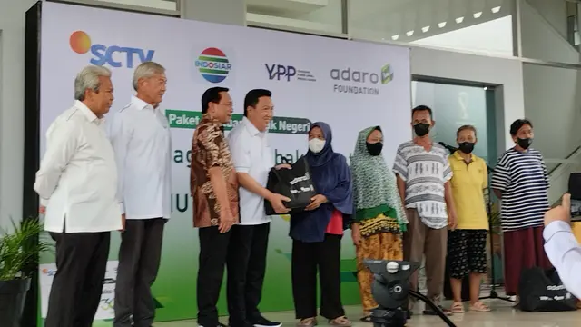 Yayasan Pundi Amal Peduli Kasih (YPP) SCTV dan Indosiar bersama PT Adaro Energy Indonesia TBK melangsungkan kegiatan seremoni penyerahan sembako dalam rangka Hari Ulang Tahun (HUT) Adaro Energy Indonesia TBK ke-30