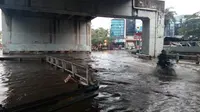 Waspada, Banjir Mulai Genangi Jalan Protokol di Kota Tangerang