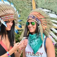 Ilustrasi aksesoris kepala. (via: carapedia.com)