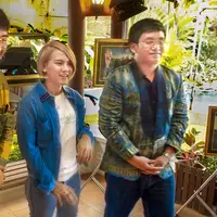 Evelyn Nada Anjani didampingi Casko Wibowo dan Ian Wibowo. (Istimewa)