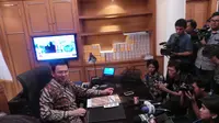 Menurut Ajok, ada beberapa kekurangan di ruang kerja gubernur. Selain lebih sempit juga tak bisa melihat langsung Monas melalui jendela. (Liputan6.com/Luqman Rimadi)