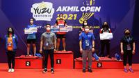 Seremoni juara tunggal taruna putri U-19 Yuzu Isotonic Akmil Open 2021 yang dimenangkan oleh Ruzana, Minggu (7/11/2021). (Istimewa)