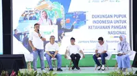 Direktur Utama Pupuk Indonesia, Rahmad Pribadi (kiri), di sela kegiatan ajang Jambore Makmur di Kawasan Pupuk Kujang Cikampek, akhir pekan kemarin. Foto (Istimewa)