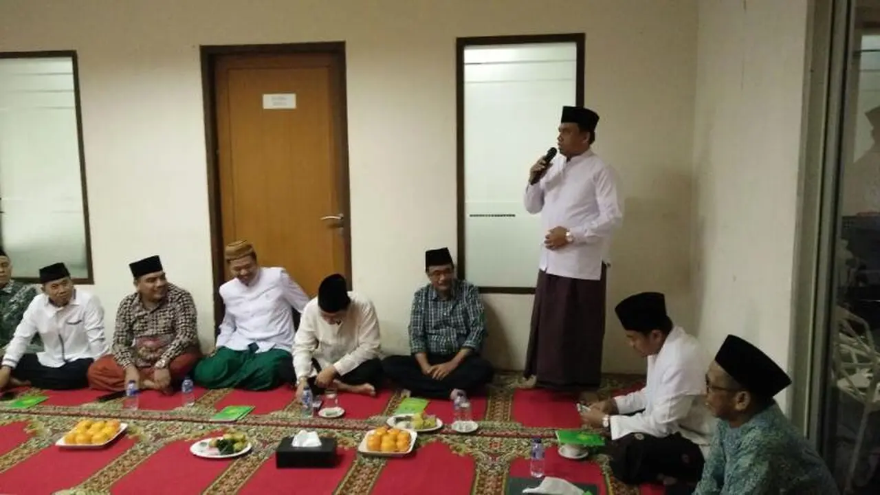   Calon wakil gubernur petahana DKI Jakarta Djarot Syaiful Hidayat, menghadiri pengajian bulanan Pengurus Wilayah Nahdlatul Ulama (PWNU).