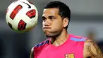 Bek Barcelona Daniel Alves sedang bersiap dalam tur pramusim ke Korea Selatan pada 3 Agustus 2010. AFP PHOTO/JUNG YEON-JE