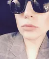 Penyanyi kelahiran New York, Lady Gaga, memiliki koleksi kacamata hitam dengan bermacam model dan gaya. Pelantun 'Bad Romance' ini kerap mengunggah dirinya memakai koleksi kacamata hitamnya di akun instagram miliknya @ladygaga. (via instagram/@ladygaga)