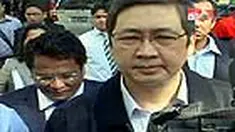 Yusril dan Hartono telah ditetapkan sebagai tersangka dalam kasus dugaan korupsi Sisminbakum. Namun kejaksaan tidak langsung menahan keduanya. 