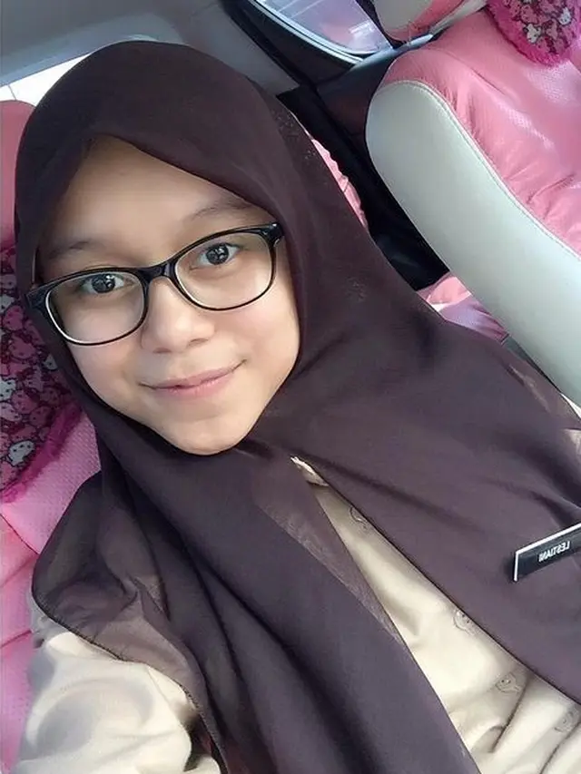 6 Foto Masa Remaja Lesty Kejora saat Pakai Kacamata Ini Bikin Pangling