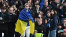 Mykhailo Mudryk berjalan pada paruh waktu pertandingan Liga Inggris Chelsea dan Crystal Palace di Stamford Bridge di London, Minggu 15 Januari 2023. Pesepak bola kelahiran 5 Januari 2001 bergabung ke akademi Shakhtar Donetsk pada tahun 2016 and melakoni debut di tim senior pada musim 2021/22. (Photo by Ben Stansall / AFP)