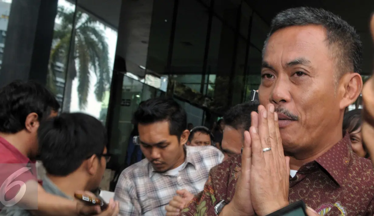 Ketua DPRD DKI Jakarta, Prasetyo Edi Marsudi usai menjalani pemeriksaan sebagai saksi KPK, Senin (11/4). Prasetyo menjadi saksi tersangka M Sanusi dalam kasus dugaan suap pembahasan Raperda terkait reklamasi Teluk Jakarta. (Liputan6.com/Helmi Afandi)