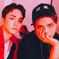 Kamis (21/12/2017) menjadi perpisahan antara Jonghyun SHINee dengan empat personel SHINee lainnya. (foto: soompi.com)