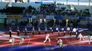 Aksi capoeira mengiringi Pembukaan Proliga 2016 putaran pertama yang berlangsung di GOR Ken Arok, Malang, Jumat (19/2/2016). (Bola.com/Nicklas Hanoatubun)