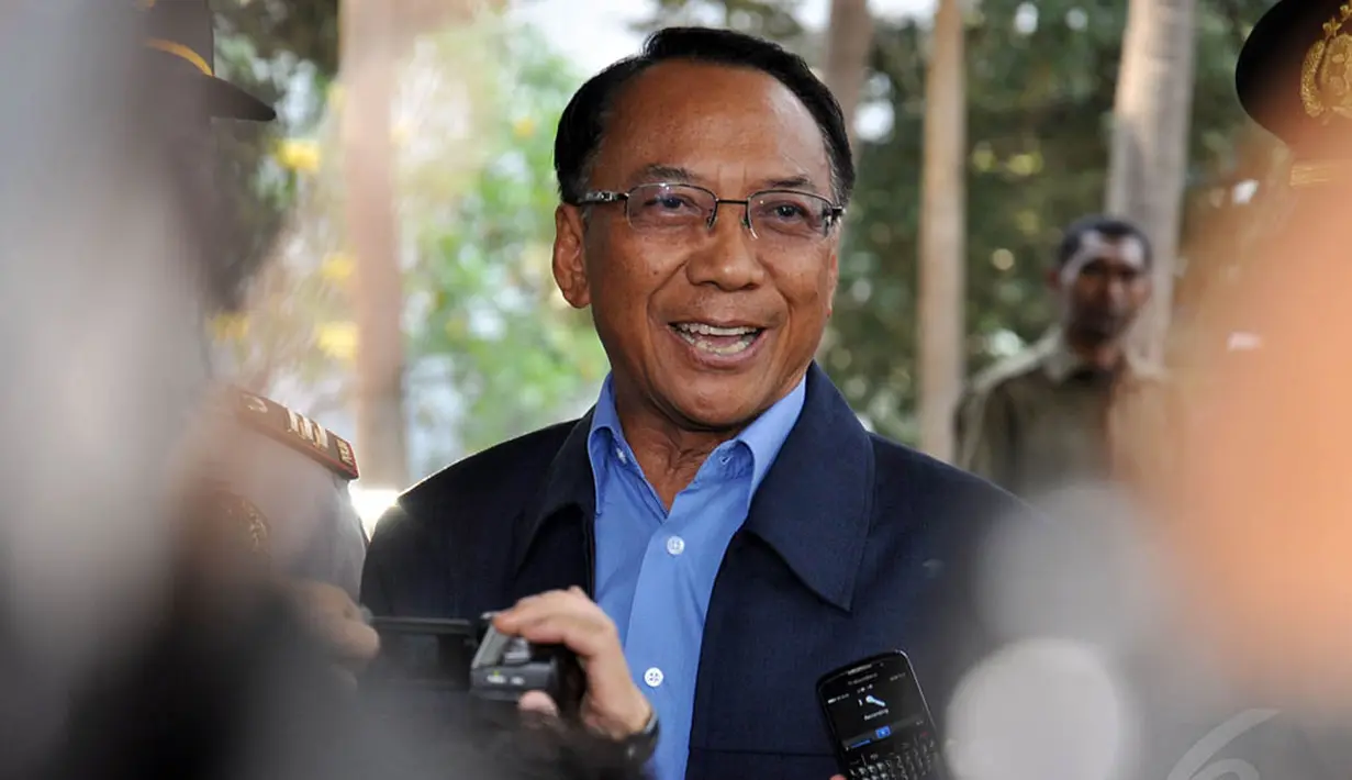 Mantan Menteri Energi dan Sumber Daya Mineral (ESDM) Jero Wacik memenuhi panggilan KPK, Jakarta, (9/10/14).(Liputan6.com/Miftahul Hayat) 