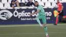 Pemain Real Madrid Karim Benzema menendang bola saat menghadapi Leganes pada pertandingan La Liga di Stadion Butarque, Leganes, Madrid, Spanyol, Minggu (19/7/2020). Pertandingan berakhir dengan skor 2-2. (AP Photo/Bernat Armangue)