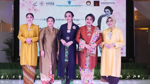 Momen Istri Mensos dan Wamensos Berkebaya Nusantara, Tampil Anggun & Percaya Diri Saat Catwalk