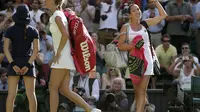 MELAJU - Jelena Jankovic melaju ke babak keempat Wimbledon 2015 usai menyingkirkan Petra Kvitova. (REUTERS/Henry Browne)