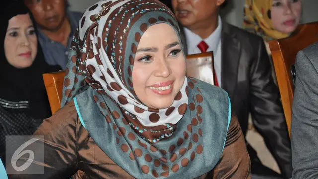 1. Menikah dengan Pengusaha Kaya