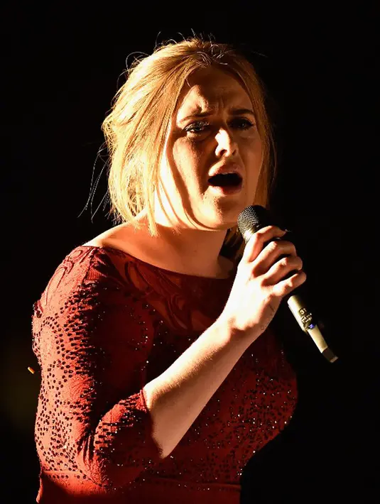 Selain ingin membesarkan buah hatinya yang sudah berusia empat tahun, Adele pun kabarnya juga tengah merencanakan kehadiran anak ke duanya bersama sang suami. (AFP/Bintang.com)