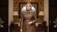 Model Gamis Blazer Brokat untuk Wanita 50 Tahun/Gemini AI