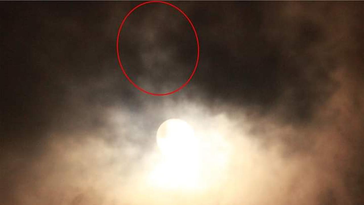 Fenomena aneh kembali muncul di langit kota Blora, Jawa Tengah tengah malam (Liputan6.com/Ahmad Adirin)