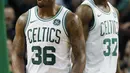 Ekspresi pemain Boston Celtics, Marcus Smart (36) saat melakukan pelanggaran terhadap pemain Utah Jazz pada lanjutan NBA basketball game di TD Garden, Boston, (15/12/2017). Utah Jazz menang 107-95. (AP/Michael Dwyer)