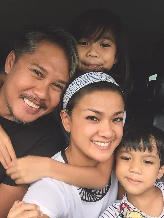 (Instagram/nirinazubir_)