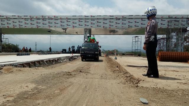 Satu Lajur Jalan Tol Pandaan – Malang Dipakai Bergiliran