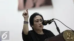 Rachmawati Soekarnoputri memberikan paparan dalam memperingati Haul Bung Karno ke-46 di Jakarta, Senin (20/6). Dengan Haul tersebut diharapkan Bangsa Indonesia bisa menggali warisan pemikirannya. (Liputan6.com/Faizal Fanani)