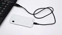 Hati-hati, Isi Baterai Smartphone via Komputer Rentan Diretas