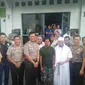 Pimpinan Pesantren Az-Zikra Ustad Arifin ilham ajukan penagguhan penahanan tersangka penghina simbol negara Nurul Fahmi (Liputan6.com/Nafiysul Qodar)