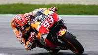 Pembalap Repsol Honda, Marc Marquez sukses merebut pole position pada kualifikasi MotoGP Austria 2017 di Sirkuit Spielberg. (Jure Makovec / AFP)