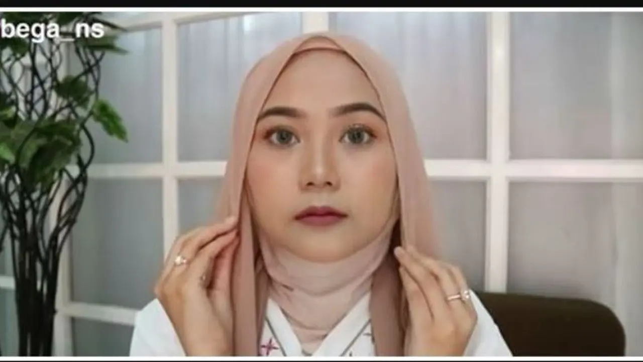 Tips Pakai Hihab Pashmina untuk Pemilik Wajah Bulat Agar Terlihat Tirus