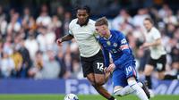 Aksi Cole Palmer dalam laga Chelsea vs Port Vale di FA Cup 2025/2026, Sabtu (4/4/2026). (AP Photo/Ian Walton)