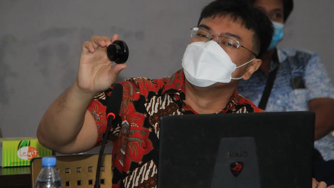 Polisi di Surabaya bakal dibekali Bodycam. (Dian Kurniawan/Liputan6.com)